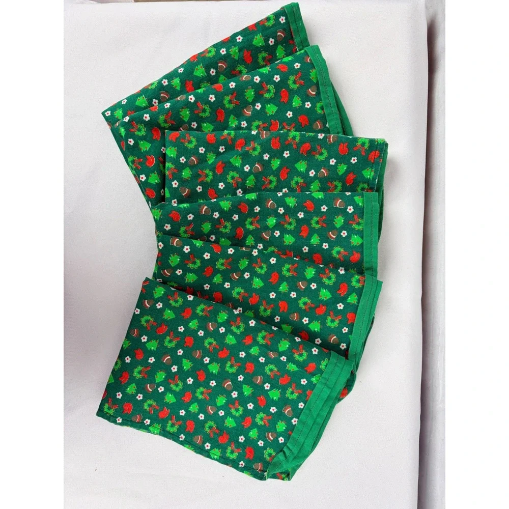Set of 6 Christmas Cloth Napkins Green Holiday Tree Wreath Cardinal Print